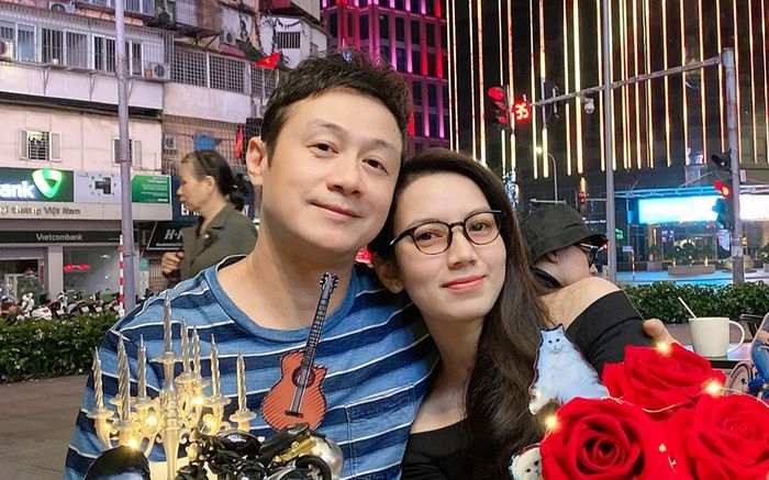 MC Anh Tuấn đón con gái đầu lòng cùng vợ trẻ