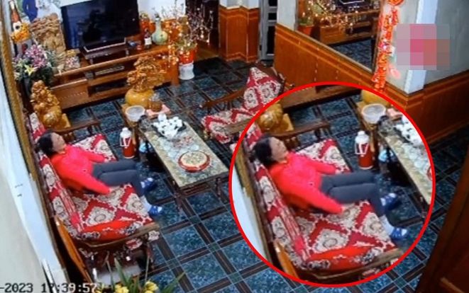 Chồng mới mất, con gái đi lấy chồng, người phụ nữ khóc nấc vì Tết cô đơn