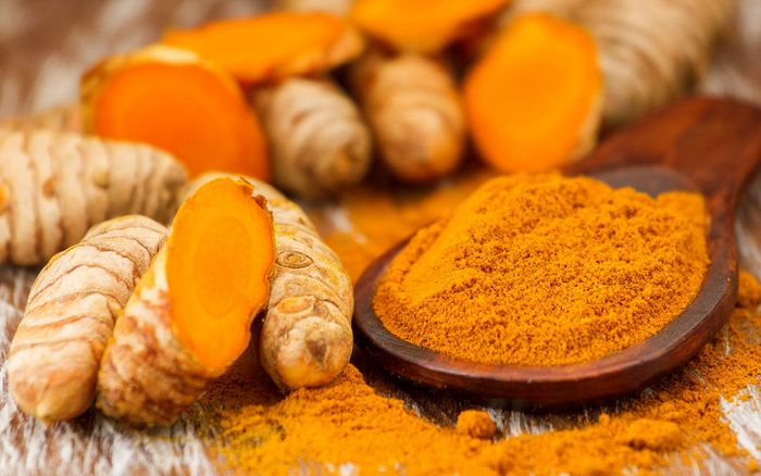 Dùng bột nghệ quá nhiều có gây ra tác dụng phụ không?