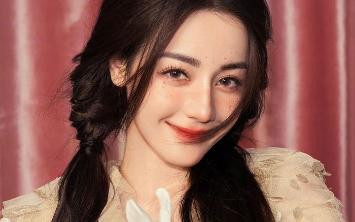 Không phải sinh con, đây mới là lý do Địch Lệ Nhiệt Ba dừng mọi hoạt động suốt thời gian dài