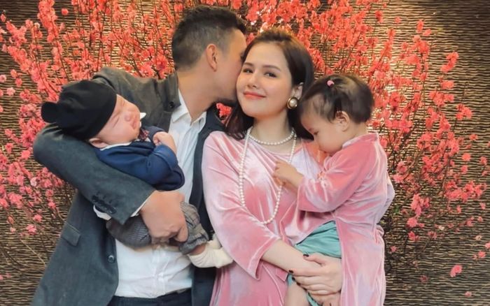 Phanh Lee lần đầu công khai diện mạo của quý tử trong ngày Tết