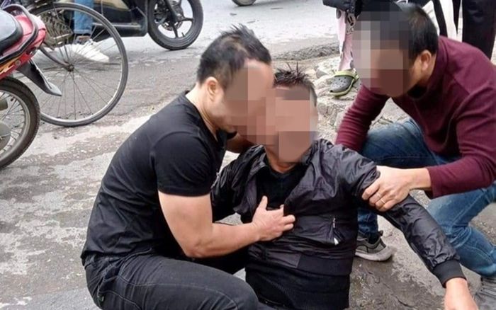 Thót tim với màn giải cứu thanh niên bất ngờ nhảy cầu ngày mùng 3 Tết