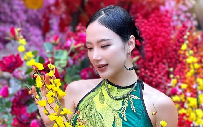 Thả dáng thướt tha trong trang phục váy yếm, Angela Phương Trinh không ngại lộ 'khuyết điểm'