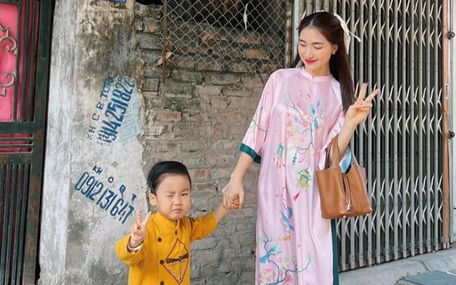 Được yêu cầu hôn Đức Phúc, phản ứng của bé Bo nhà Hòa Minzy khiến dân mạng cười ngất