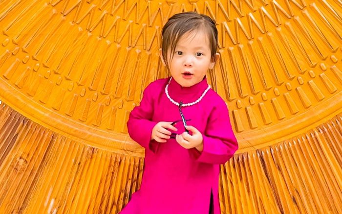 Hóa thân làm 'mẫu nhí', ái nữ nhà Hồ Ngọc Hà khiến dân tình thích thú vì điều đặc biệt này