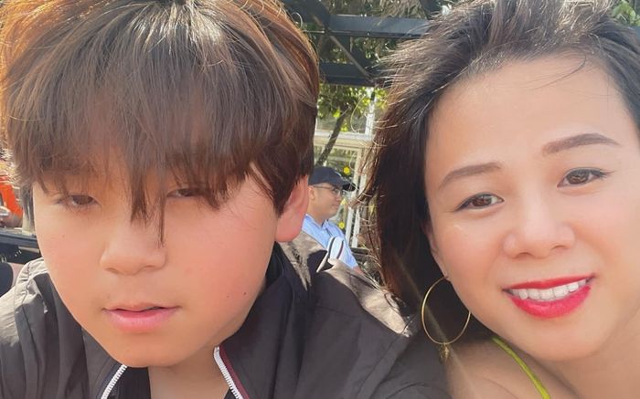 Còn nhỏ tuổi, con trai Shark Bình là cậu bé hiểu chuyện, nói 1 câu khiến mẹ nghẹn lòng