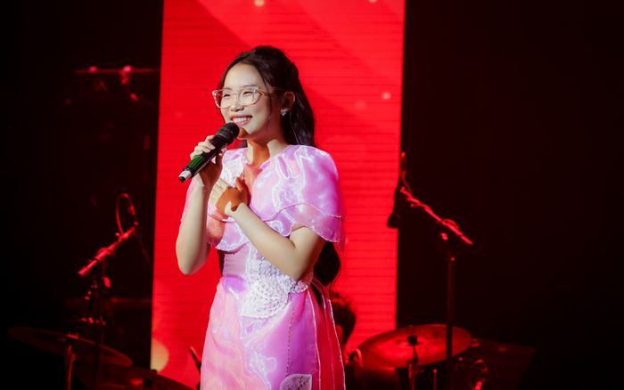 Luyện thanh đầu năm, Phương Mỹ Chi khiến dân mạng nín thở theo từng câu hát