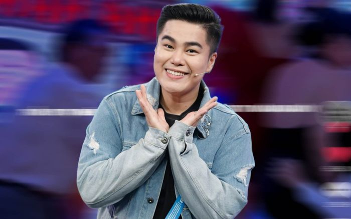 Xôn xao nam ca sĩ Vpop đi hát đám cưới thì bị khán giả lên sân khấu giật micro