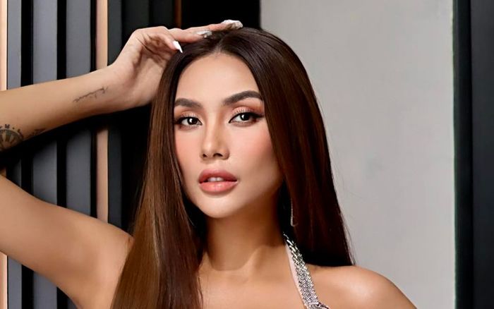 Võ Hoàng Yến 'bối rối' khi bị nghi lộ ảnh 'khoá môi' với một sao nam Vbiz