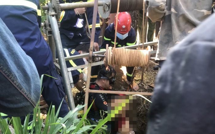 Rơi xuống giếng sâu trong lúc lên rẫy cùng bà, cháu bé 3 tuổi tử vong thương tâm