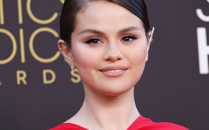 Một nữ diễn viên gặp biến chứng sau khi điều trị bệnh lupus ban đỏ