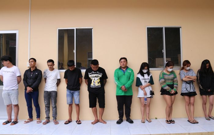 Bắt quả tang 4 nữ, 6 nam 'thác loạn' trong căn nhà không số lúc nửa đêm