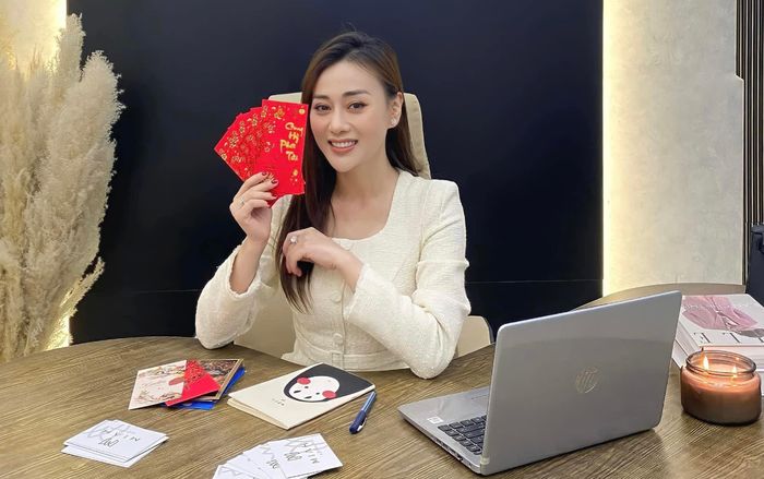 Phương Oanh phản ứng ra sao khi bị nghi chuẩn bị phát thiệp cưới?