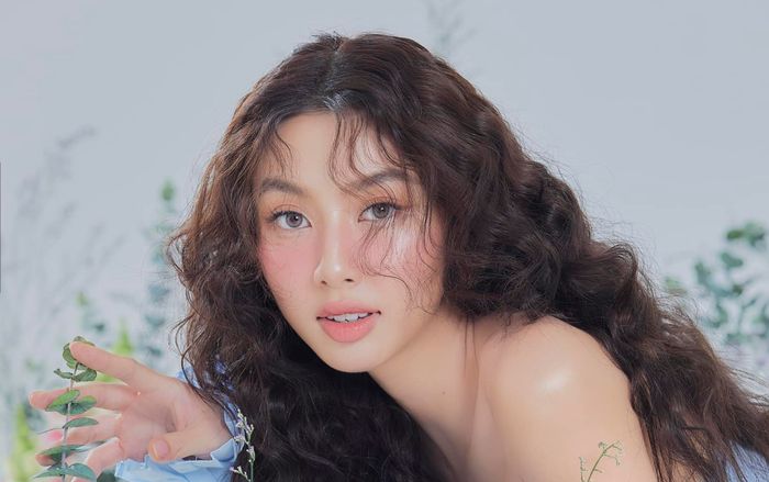 Vượt mặt Trấn Thành và MONO, Thùy Tiên cán đích Top 6 nhân vật hot nhất MXH tháng 12/2022