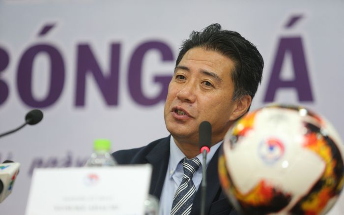 Sau HLV Park Hang Seo, VFF và giám đốc kỹ thuật Yusuke Adachi không gia hạn hợp đồng