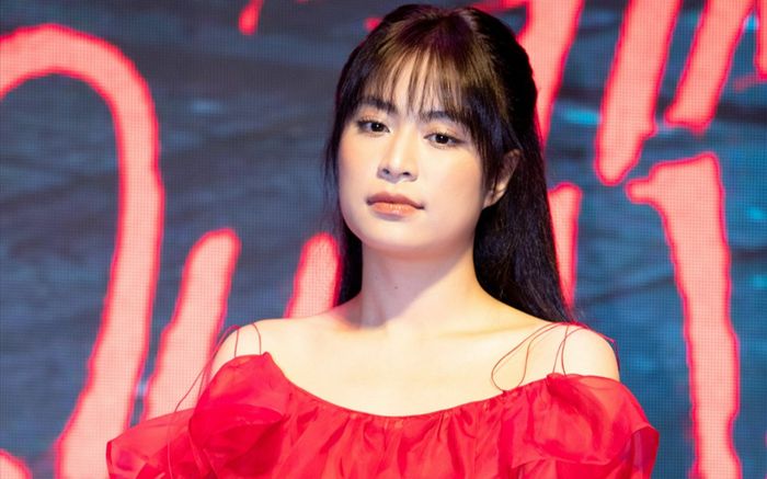 Dân mạng xôn xao khi Hoàng Thùy Linh nổi rần rần ở Thái Lan