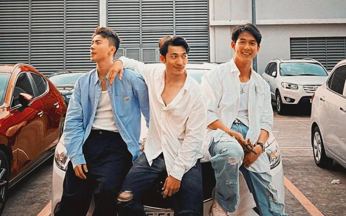 Bộ ba sao nam đẹp trai nhất nhì Vbiz tụ họp cùng một chỗ nhưng 'nó 'lạ lắm'