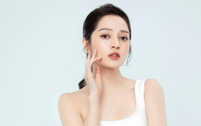 Bảo Anh bị phát hiện dùng nhiều ảnh cũ 'sống ảo' giữa tin đồn mang bầu