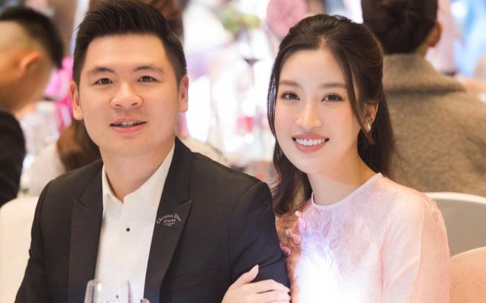 Vợ chồng Đỗ Mỹ Linh - Đỗ Vinh Quang hâm nóng tình cảm bằng chuyến du lịch đầu năm