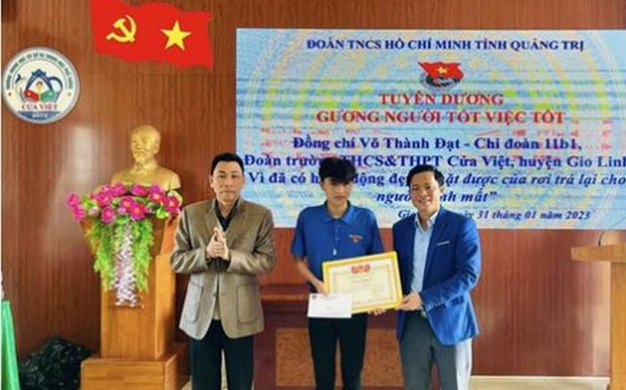 Nhặt được 15 triệu đồng của người đi chữa bệnh, nam sinh lớp 11 gấp rút làm việc này