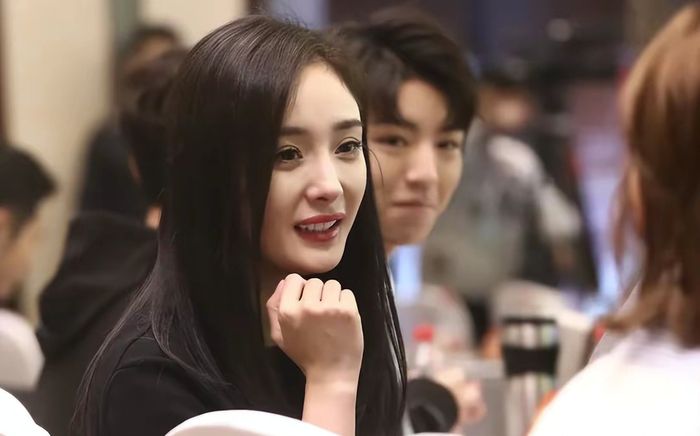 Dương Mịch lại vướng nghi vấn hẹn hò với Vương Tuấn Khải, các nhãn hàng ngay lập tức 'trừng phạt'?