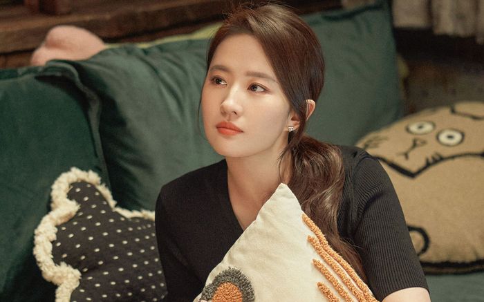 Hóa ra Lưu Diệc Phi đã từng công khai đưa người yêu đi dự sự kiện chung nhưng không ai để ý