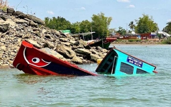 Vợ chưa kịp báo tin mang thai đã tử vong trong vụ lật đò, chồng chết lặng: 'Tôi mất tất cả rồi'