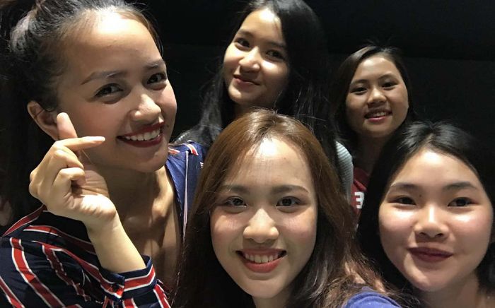 Á hậu Thủy Tiên đăng tải hình ảnh cũ, nhan sắc Ngọc Châu gây chú ý: Có xứng đáng làm búp bê châu Á?