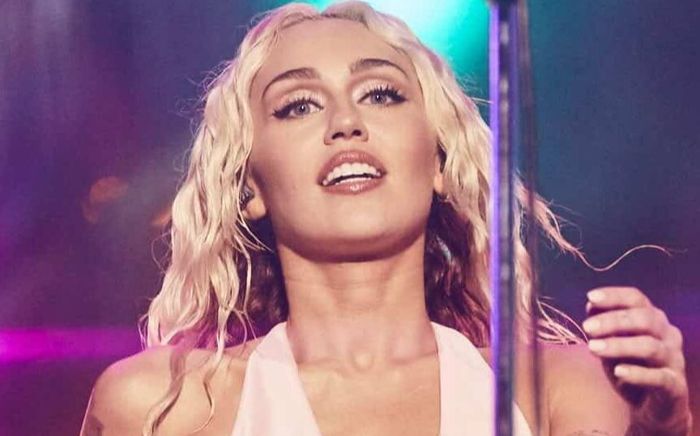 Billboard Hot 100: Miley Cyrus tiếp tục thăng hoa nhưng vẫn phải dè chừng SZA