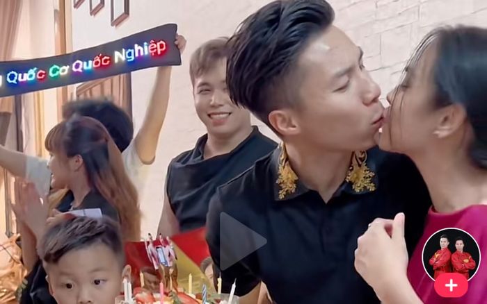 Ngọc Mai xuất hiện cùng chồng giữa 'bão' thị phi, cả hai không ngại 'khoá môi' chốn đông người