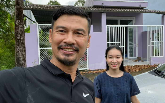 Cưới vợ kém 26 tuổi chưa đầy một năm, Tiết Cương thông báo tin vui, còn khoe luôn nhắn sắc bà xã