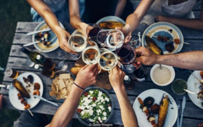 Muôn kiểu đón Valentine của hội độc thân Gen-Z