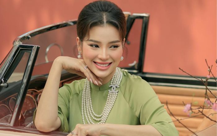 Phương Trinh Jolie mang bầu ở tuần thứ 21: Tự tin tập Yoga ở thế khó, thoải mái khoe mặt mộc