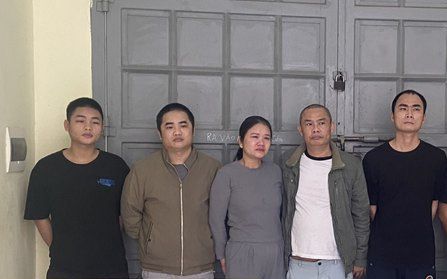 Bắt quả tang 5 thanh niên 'làm bậy' tại ngôi nhà hoang giữa cánh đồng