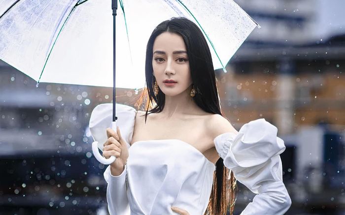 Bạn gái cũ Hoàng Cảnh Du từng công khai nhắc đến Địch Lệ Nhiệt Ba, khẳng định tin đồn hẹn hò là đúng?