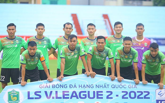 'Nín thở' chờ CLB chưa có nhà tài trợ: Ai cứu ở phút bù giờ?