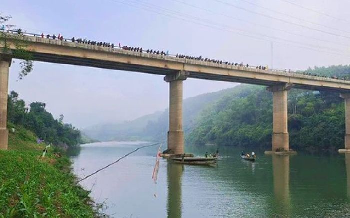Bị nghi trộm tiền, nam sinh lớp 9 buồn bã nhảy xuống sông Gianh tự tử