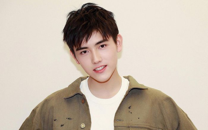 Trần Phi Vũ bị tố có hành động mờ ám với bạn diễn, Trương Tịnh Nghi và La Vân Hi ai sẽ 'lên dĩa'?