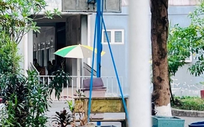 Cô giáo tá hỏa phát hiện học trò tử vong ở chân cầu thang, hiện trường có chi tiết gây chú ý