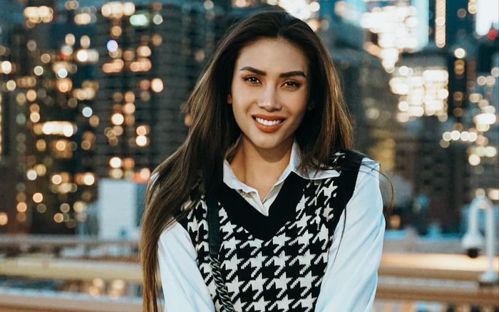 Võ Hoàng Yến 'dở khóc dở cười' khi bị chê hôn 'nuốt môi' bạn trai