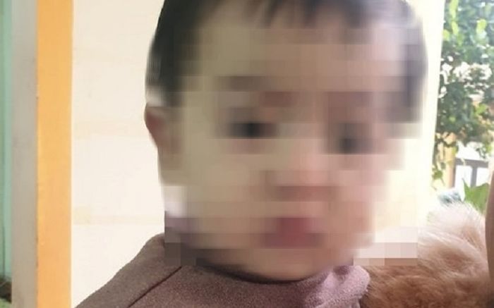 Bé gái hơn 1 tuổi bị mẹ bỏ rơi đêm Valentine cùng bức tâm thư 'vì hoàn cảnh không nuôi được bé'