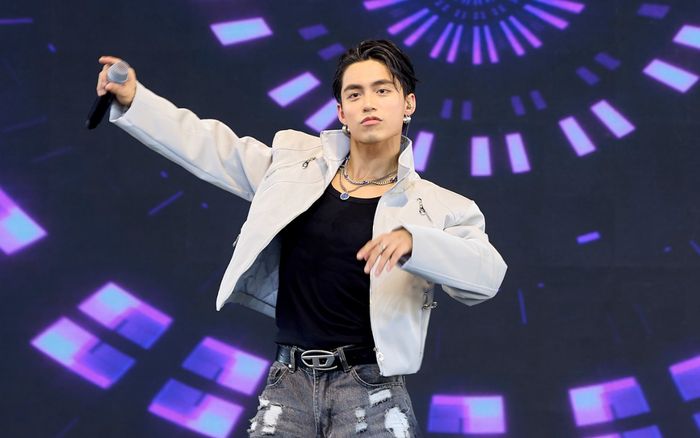 MONO chạy show đầu tiên của năm mới: Visual qua camera thường vẫn 'nét căng'