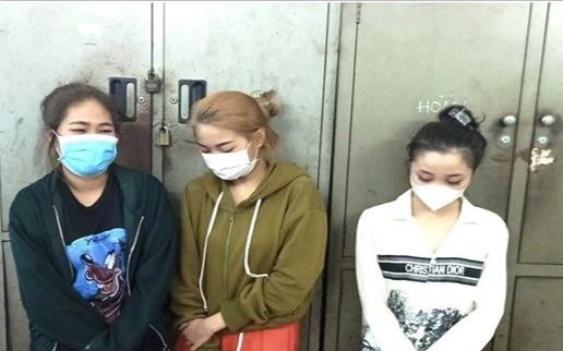 Ập vào phòng khách sạn lúc 4h sáng bắt quả tang 6 nam thanh nữ tú đang 'làm bậy'