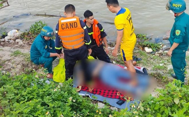 Ngồi sau xe cha, con trai lao xuống sông Hàn, ám ảnh cảnh tượng 15 phút sau đó