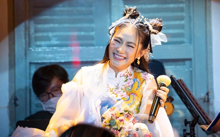 Lương Bích Hữu khiến dân mạng bồi hồi khi hát lại hit 'Quên cách yêu', nhưng biểu cảm sao lạ thế này?