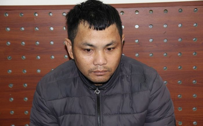 Vào tiệm tạm hóa của người phụ nữ vờ mua đồ, người đàn ông làm ra trò sợ hãi