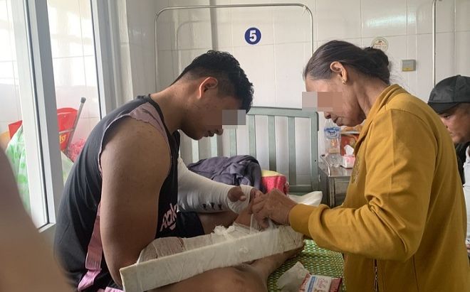 Thông tin mới vụ shipper bị người nhận hàng đánh gãy hai tay ở Quảng Ngãi