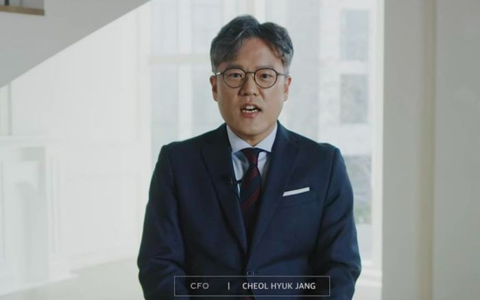 Vì sao SM phản đối việc tiếp quản công ty của HYBE?