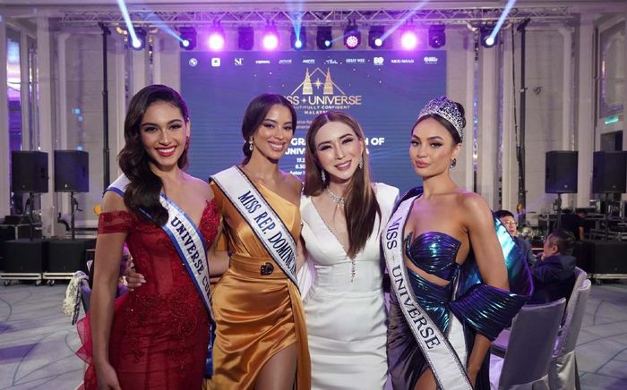 CEO tỷ phú Miss Universe bị dân tình chỉ trích vì thích 'giật' spotlight của đương kim Hoa hậu