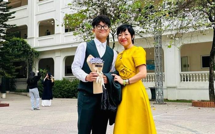 MC Thảo Vân hạnh phúc khỏe ảnh bên con trai, quý tử gây chú ý diện mạo như 'soái ca'